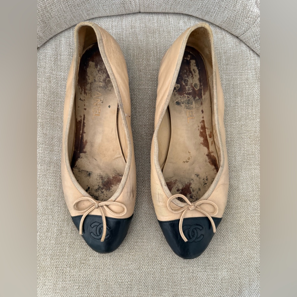 CHANEL Beige and Black Flats